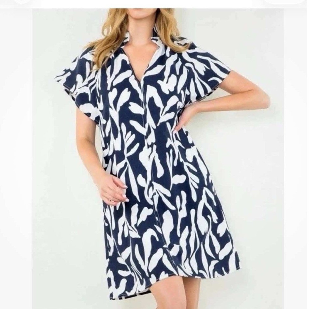 THML Navy Blue & White Print V-Neck Ruffle Large Lined Dress Pockets Rayon Nylon